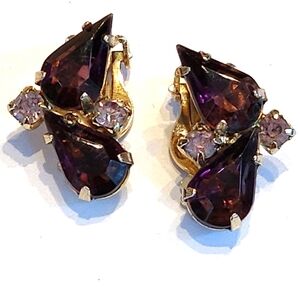 STUNNING VINTAGE ESTATE MCM HIGH END PURPLE RHINESTONE 1" CLIP EARRINGS GLASS